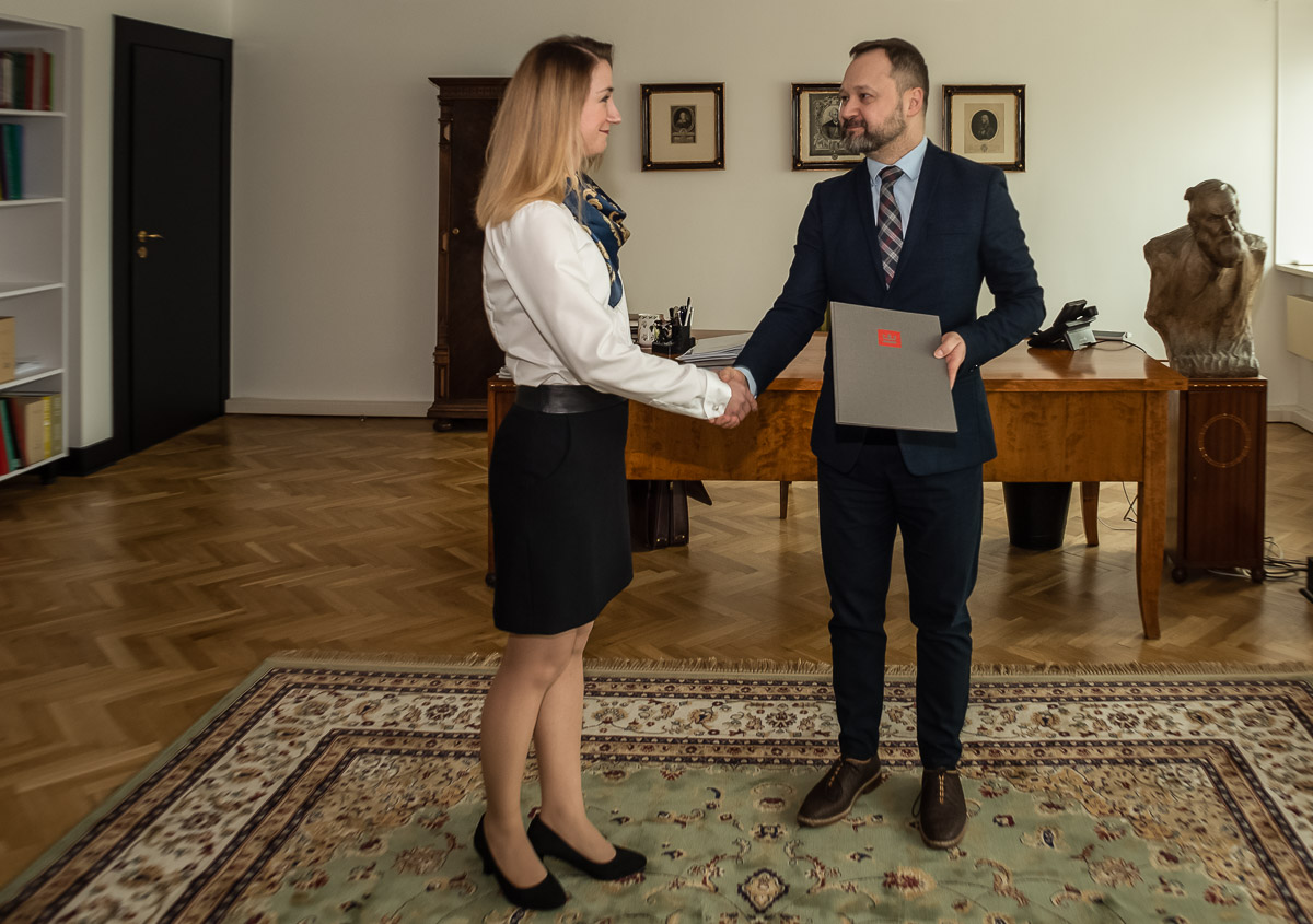 Nowa kierownik Zakładu Katalogowania Dziedzinowego Biblioteki Narodowej z dyrektorem Biblioteki Narodowej