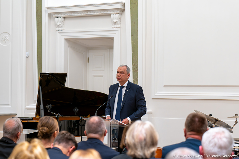 Minister Radosław Sikorski wręczył Pawłowi Łatuszce Nagrodę Solidarności im. Lecha Wałęsy